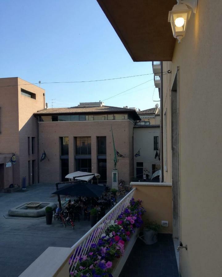 Bloom Rooms Foligno Exterior foto